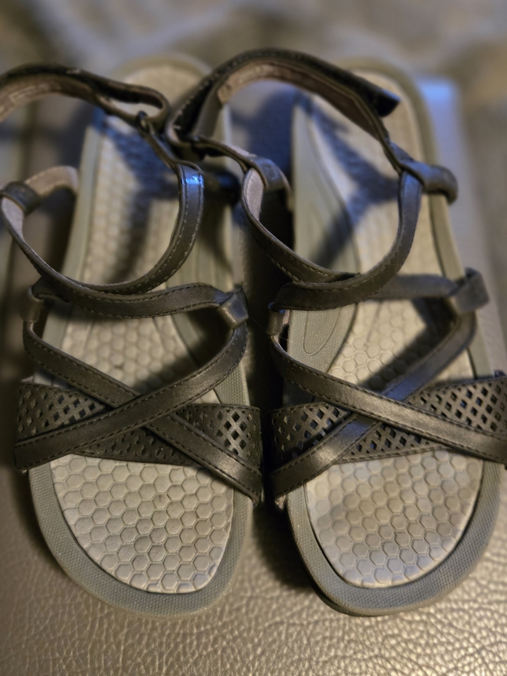 BareTraps- Black- Strappy- Comfort- Slip Resistant- Sandals- 8.5M